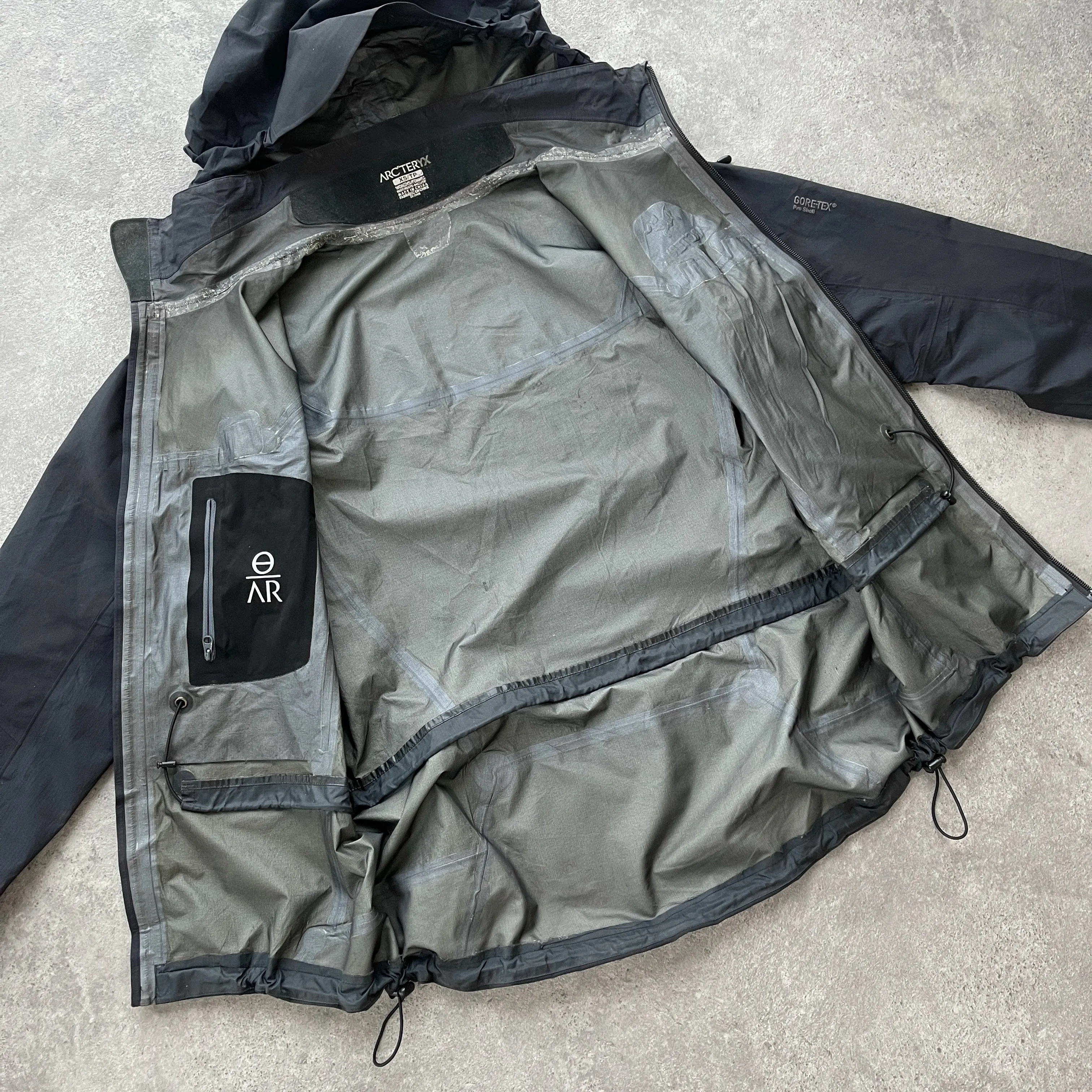 Arc’teryx 2000s Theta AR Gore-tex Pro Shell jacket (XS)