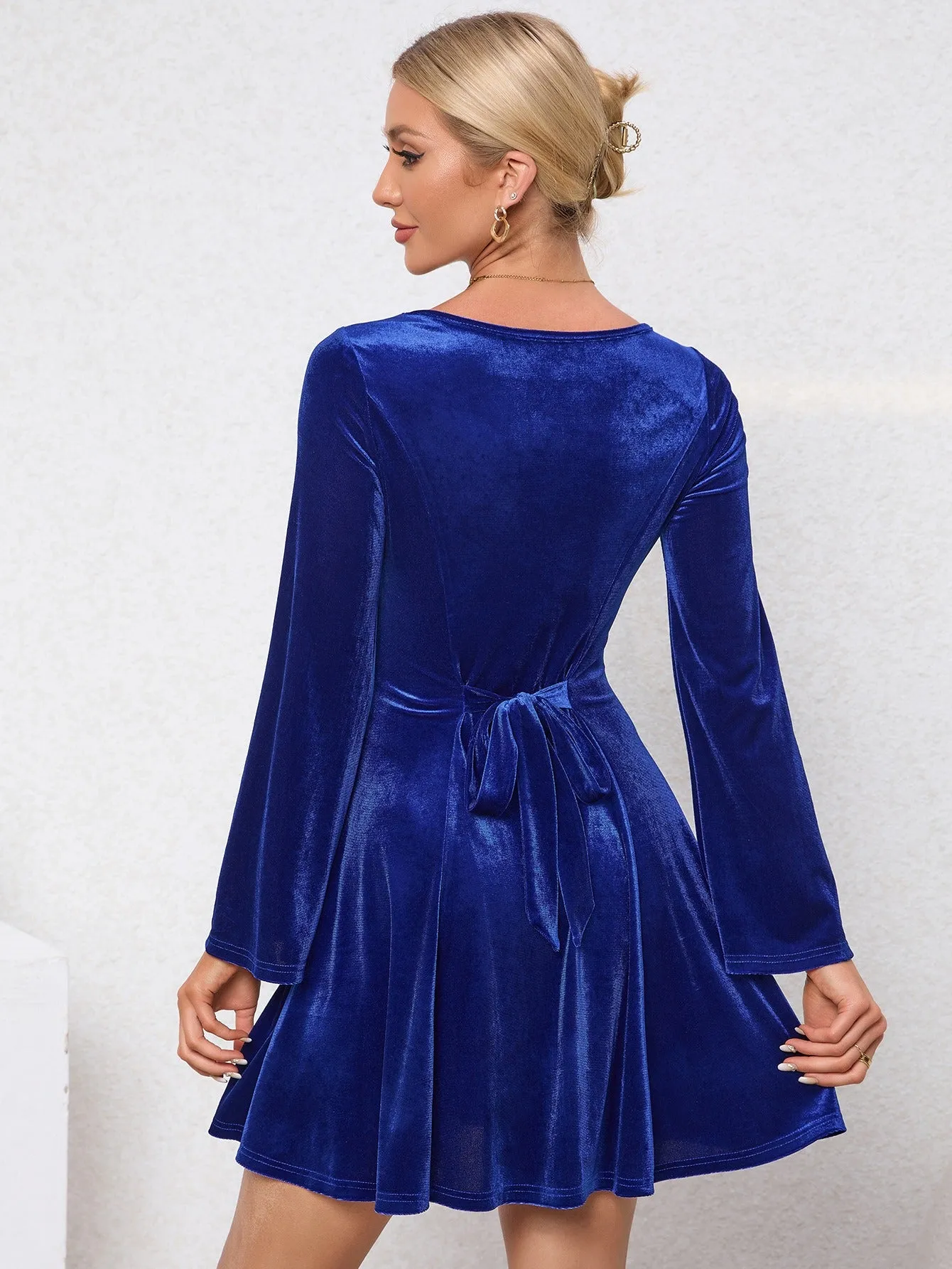 Pleated Blue Long Sleeve U-neck Velvet Mini Dress