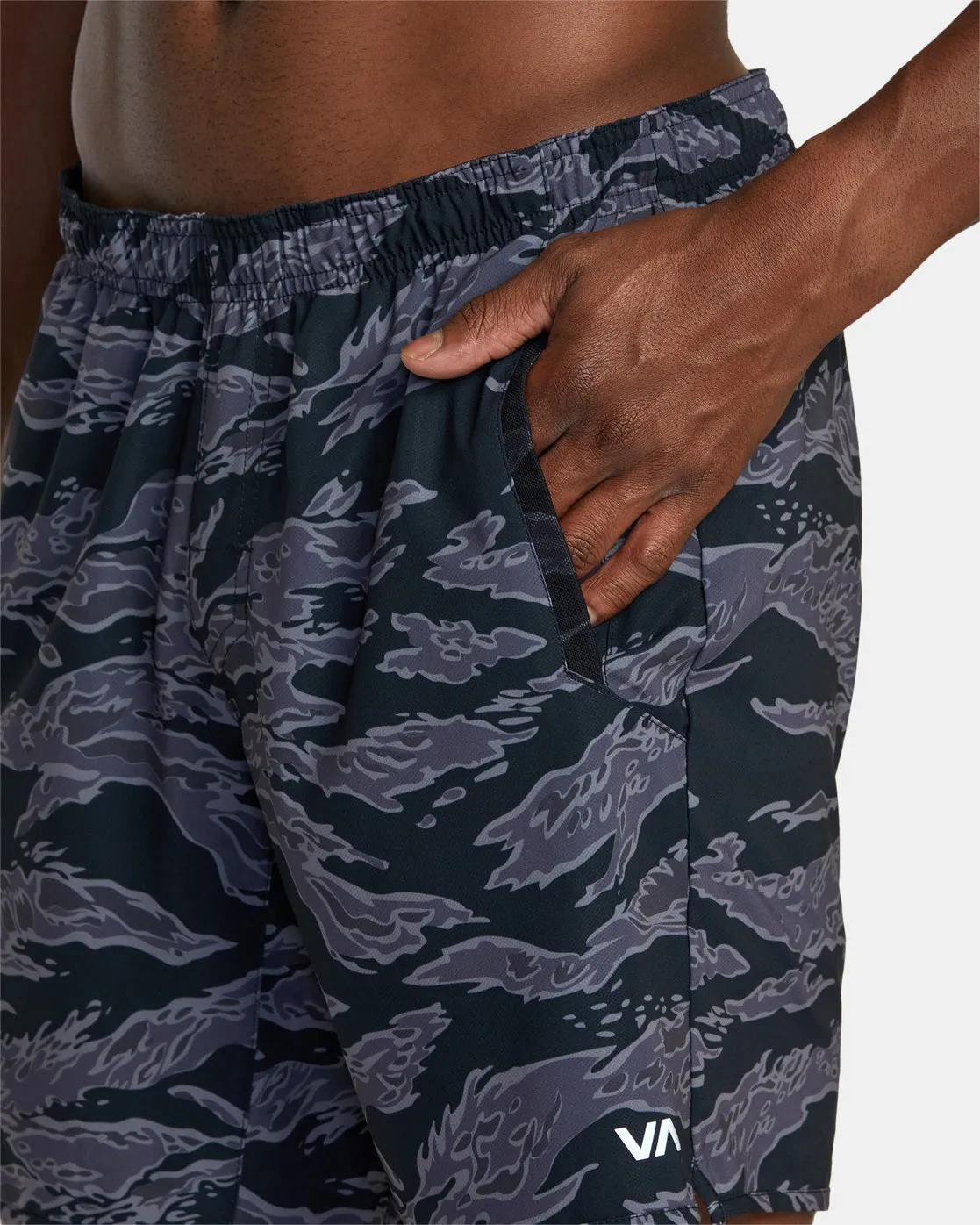 Yogger Stretch 17" Athletic Shorts - Black Tiger Camo