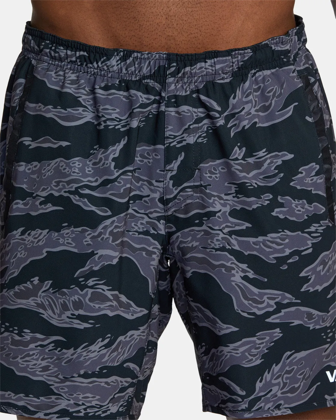 Yogger Stretch 17" Athletic Shorts - Black Tiger Camo