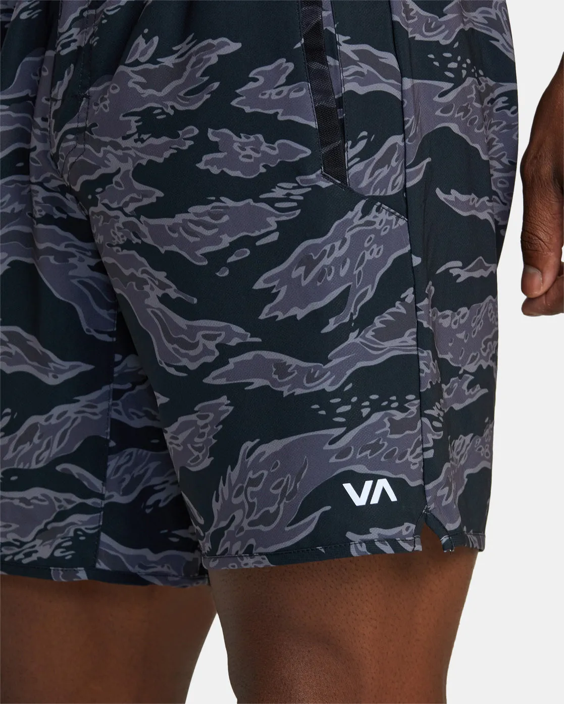 Yogger Stretch 17" Athletic Shorts - Black Tiger Camo